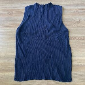 Navy blue Uniqlo sleeveless ribbed top